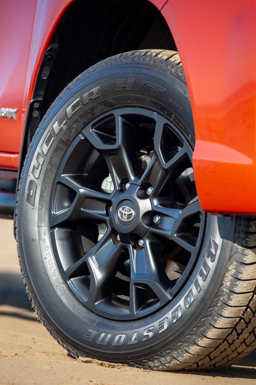 Колеса Toyota Hilux Invincible X Double Cab 2018 года  (UK) (фото 23 из 40)
